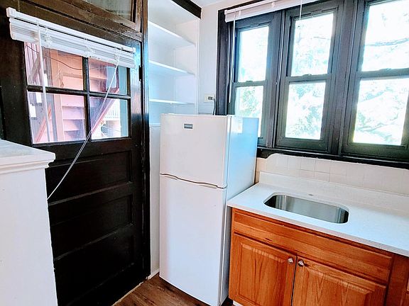 3rd image of 4602 N Wolcott Ave #2