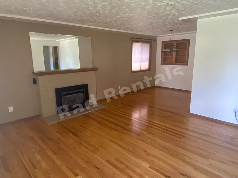 6721 N Stevens St — Photo 2