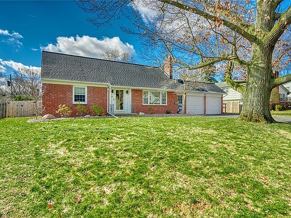 3rd image of 41 Old North Hl