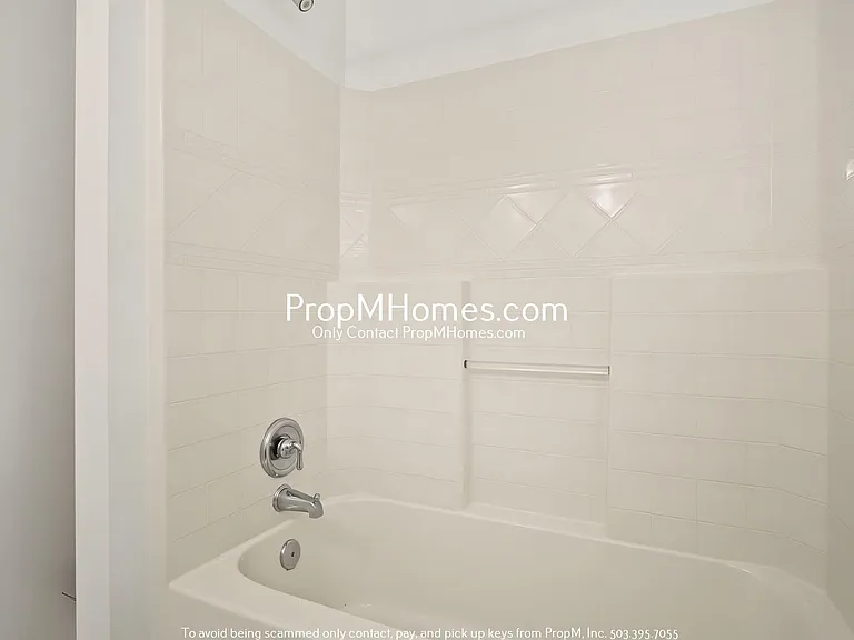 9038 NE Humboldt St — Photo 9