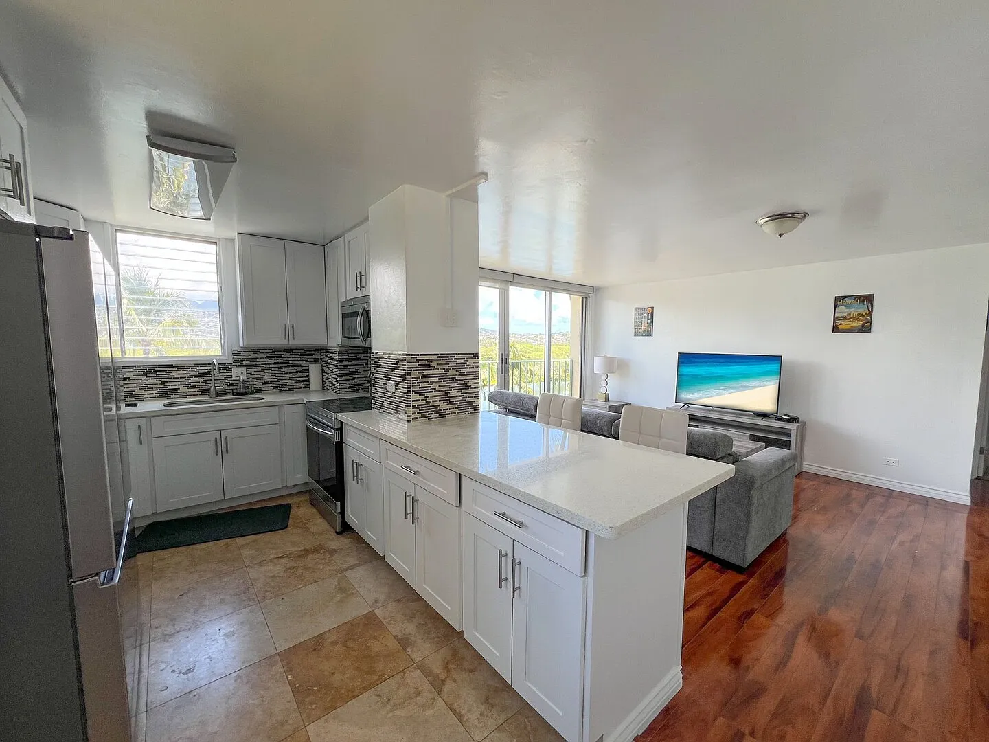 Serene Ala Wai Palms 2-Bedroom — Photo 2