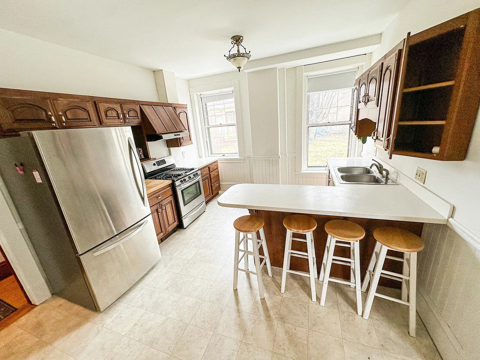 4 bed, 8470 sqft, $3,600 — Photo 4
