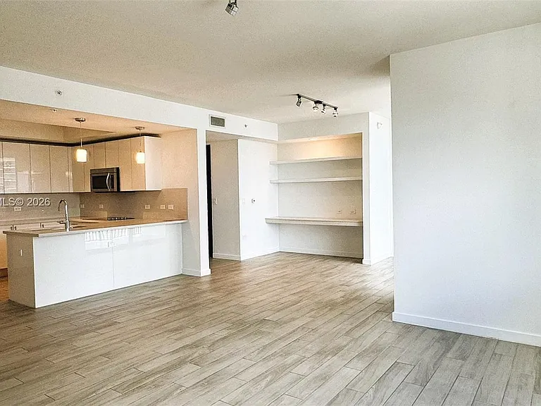 999 SW 1st Ave #1604 — Photo 4