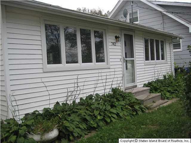 1st image of 742 New Dorp Ln