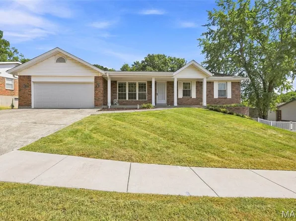 4472 Pinyon Jay Ct, Saint Louis, MO 63128