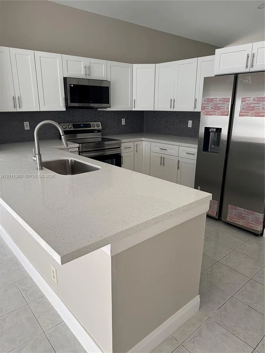 Building Photo - 366 E Riverbend Dr