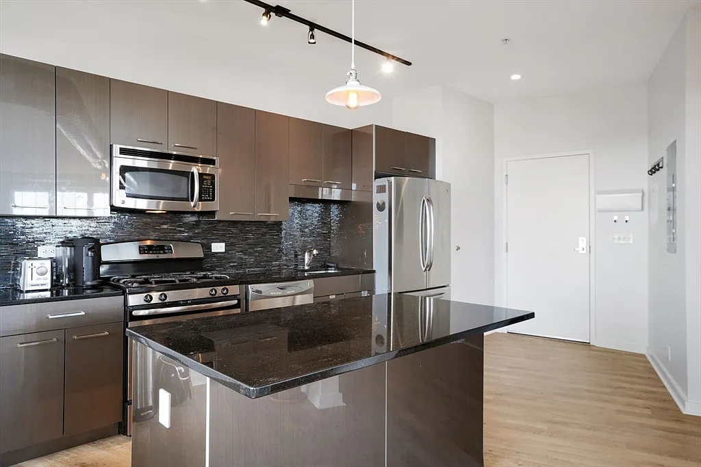 1 bed, 1.0 bath, 1320 sqft, $3,200 — Photo 3
