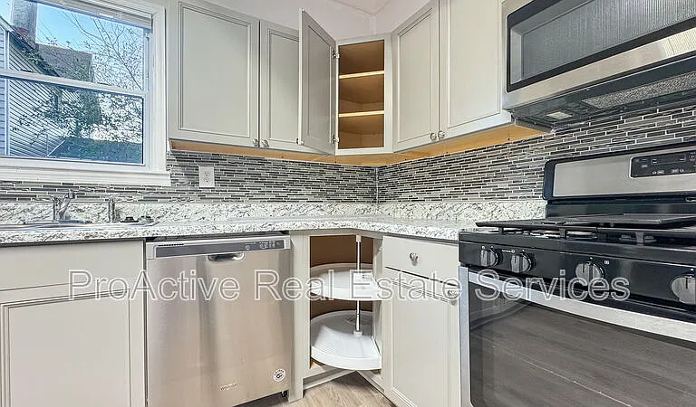 2728 E Virginia Beach Blvd — Photo 10