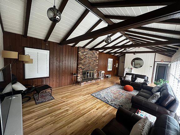 5th image of 472 Deodara Dr