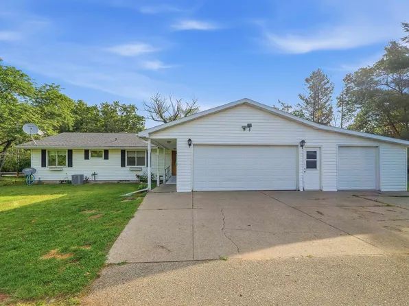 W8437 Cummings Rd, Wautoma, WI 54982