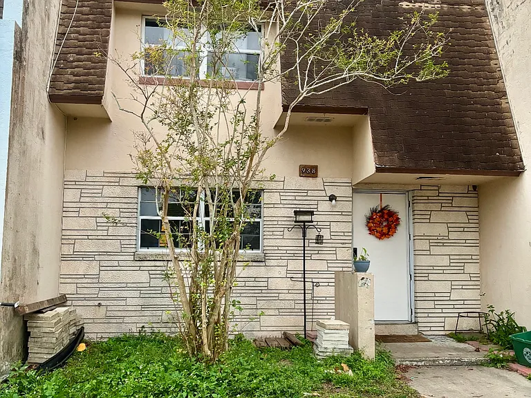 938 W Millard Ct — Photo 1