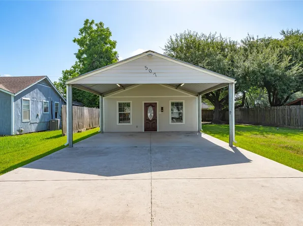 507 W Oak St, Highlands, TX 77562
