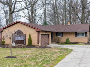 3849 Evelyn Dr, North Olmsted, OH 44070