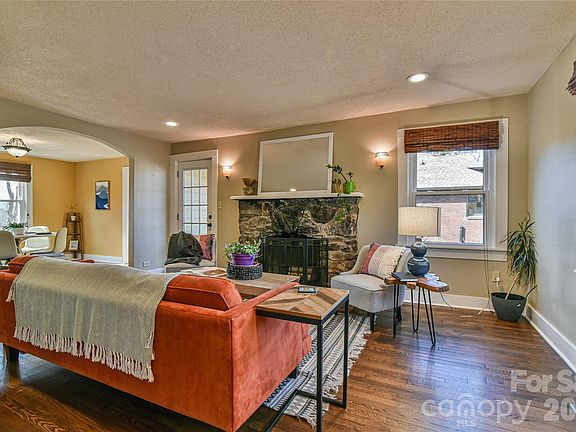 3rd image of 37 Buchanan Pl