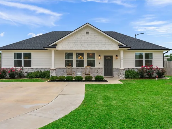 1902 Lamona Ct, Bryan, TX 77801