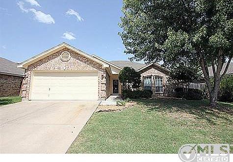 1st image of 716 Sawyer Dr