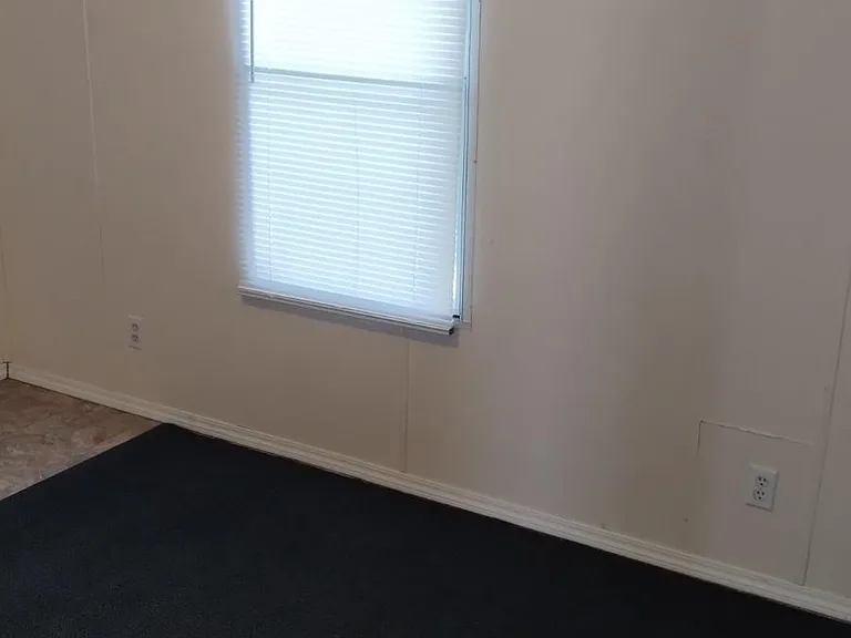 143 SE Laurence Ct — Photo 20