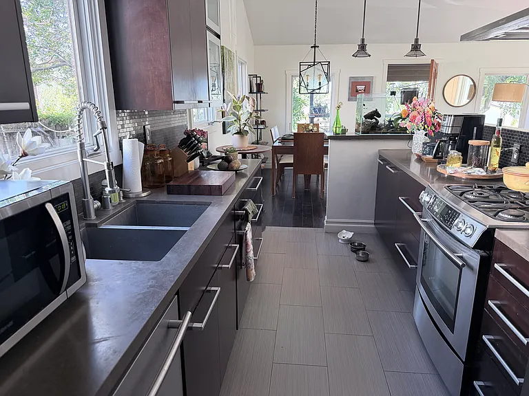 W Laurel Ave — Photo 5