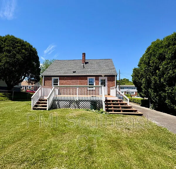33 Country Club Rd — Photo 4