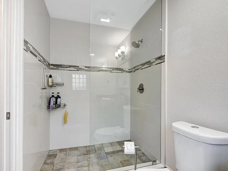 702 Grove St — Photo 20