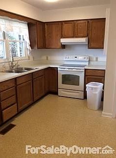 2nd image of 1026 Morehead Ln