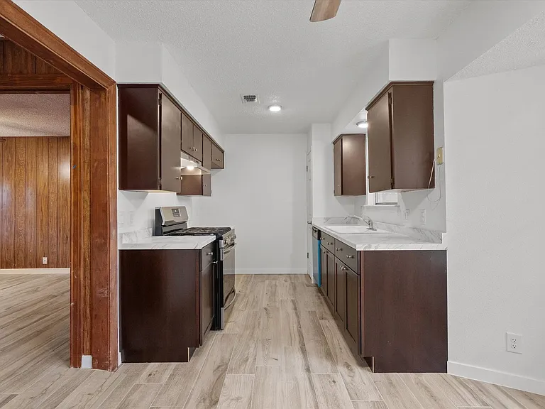 703 Huntingdon Pl — Photo 7