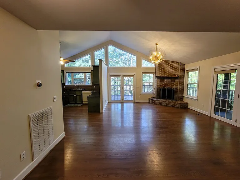 235 Scenic Dr — Photo 2