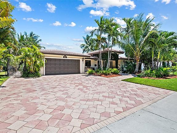 4th image of 1012 NE 26th Avenue