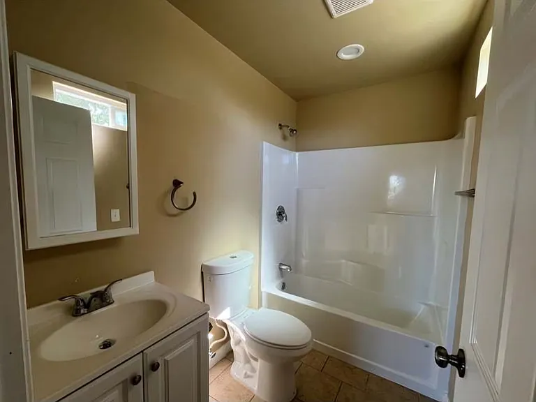 547 Cabrera Ave #B — Photo 6