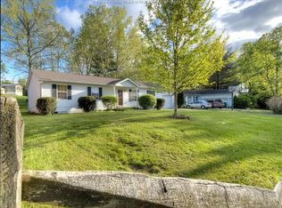 151A Lower Overlook Dr, Hurricane, WV 25526