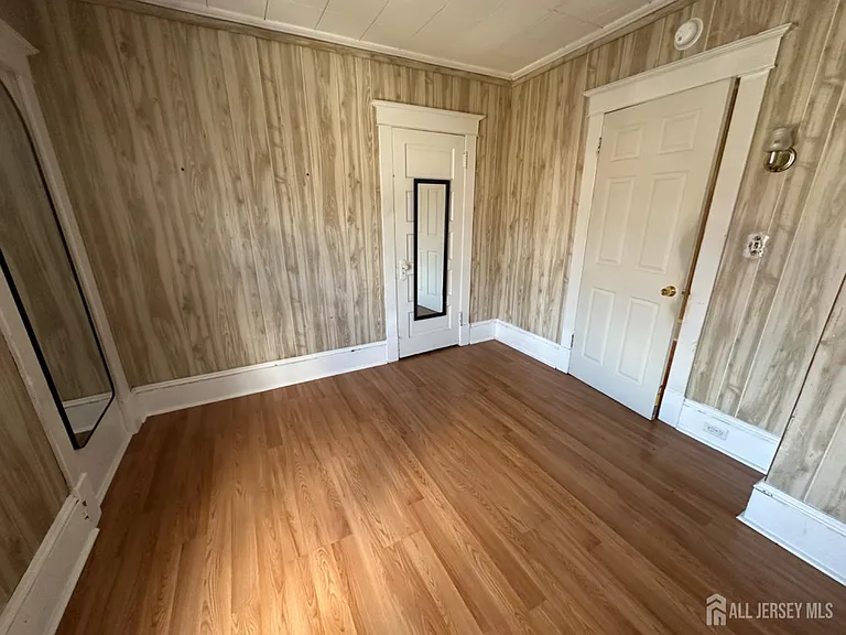 151 N Broadway — Photo 16