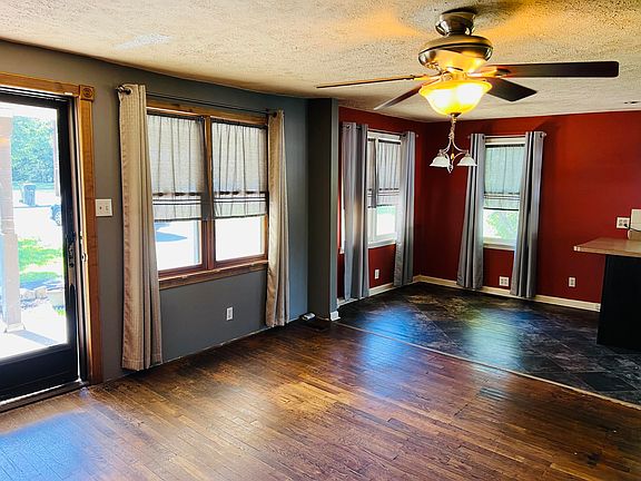 3rd image of 718 Sherwood Dr