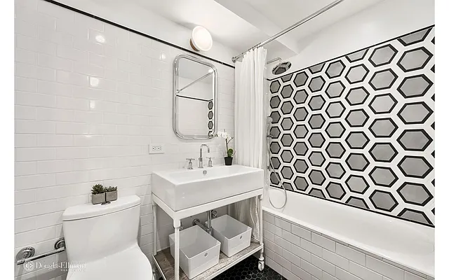 Sold by Douglas Elliman | media 21