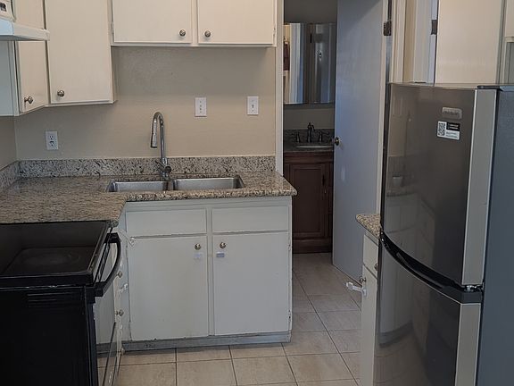 5th image of 2499 Simas Ave