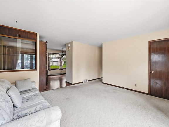 3rd image of 250 E Monroe STREET