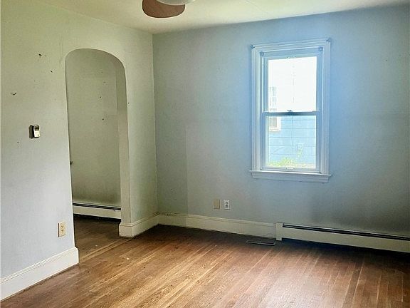 2nd image of 308 Seven Pines Ave