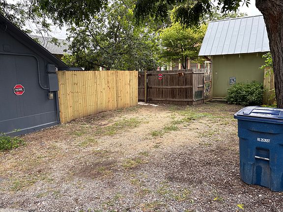 3rd image of 512 Hunstock Ave APT 2