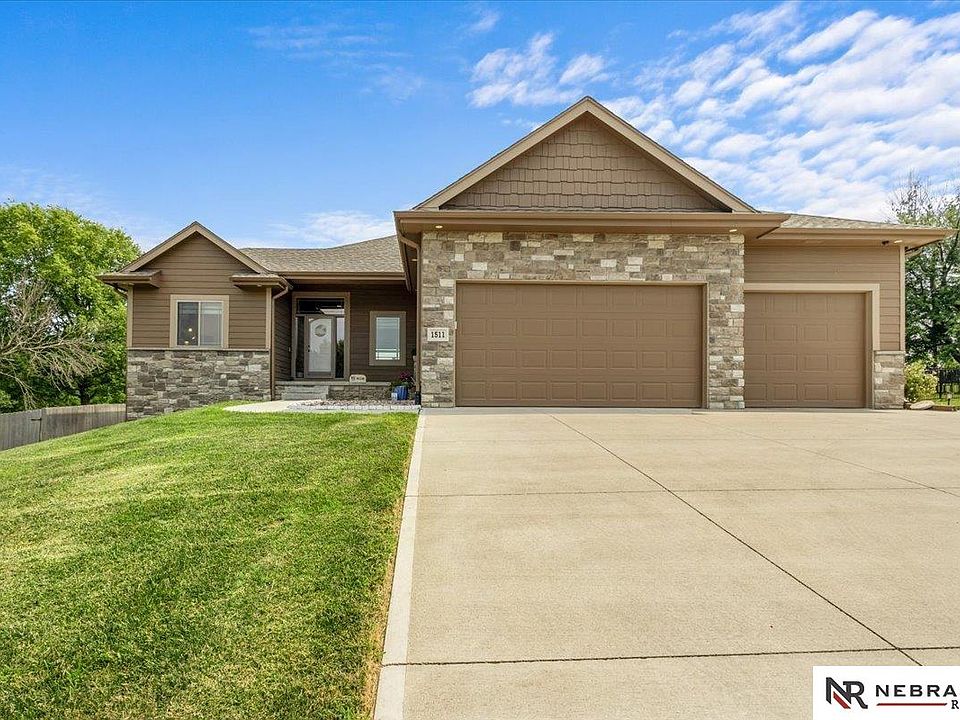 1st image of 1511 Beaver Lake Blvd