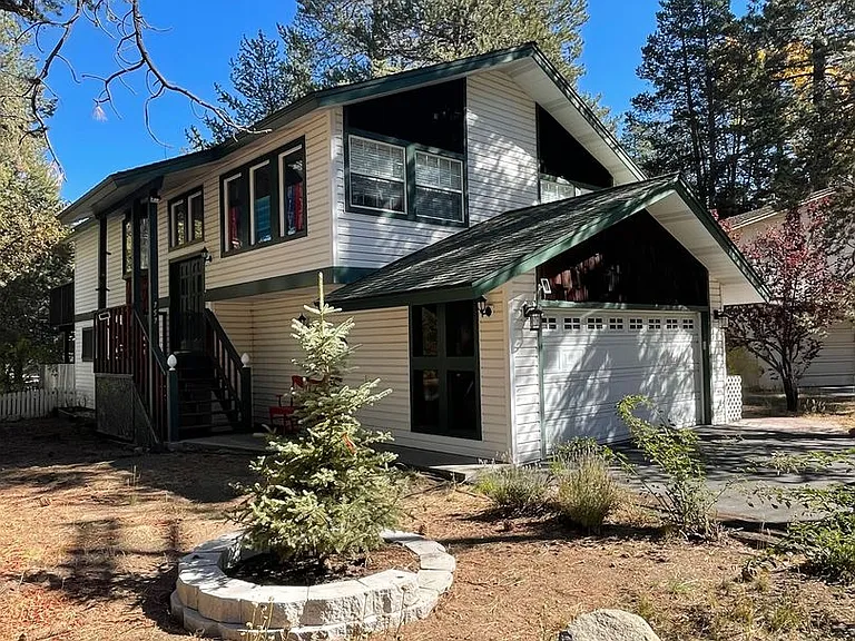 757 Michael Dr — Photo 2