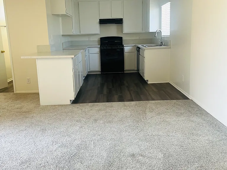 Cordary Apartments — Photo 15