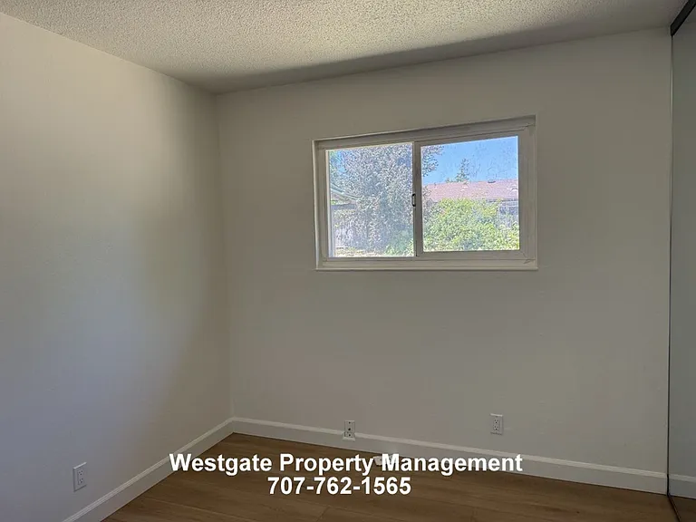 1340 Ramona Ln — Photo 10