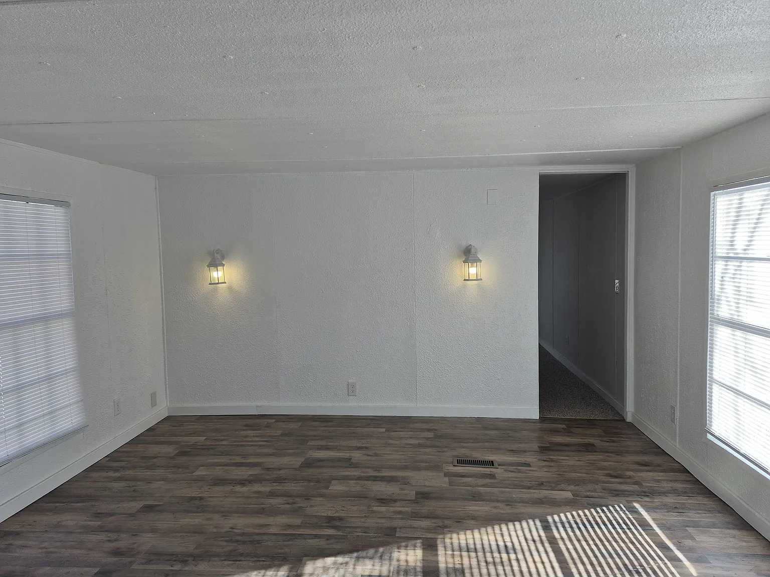 3 bed, 1120 sqft, $800 — Photo 3