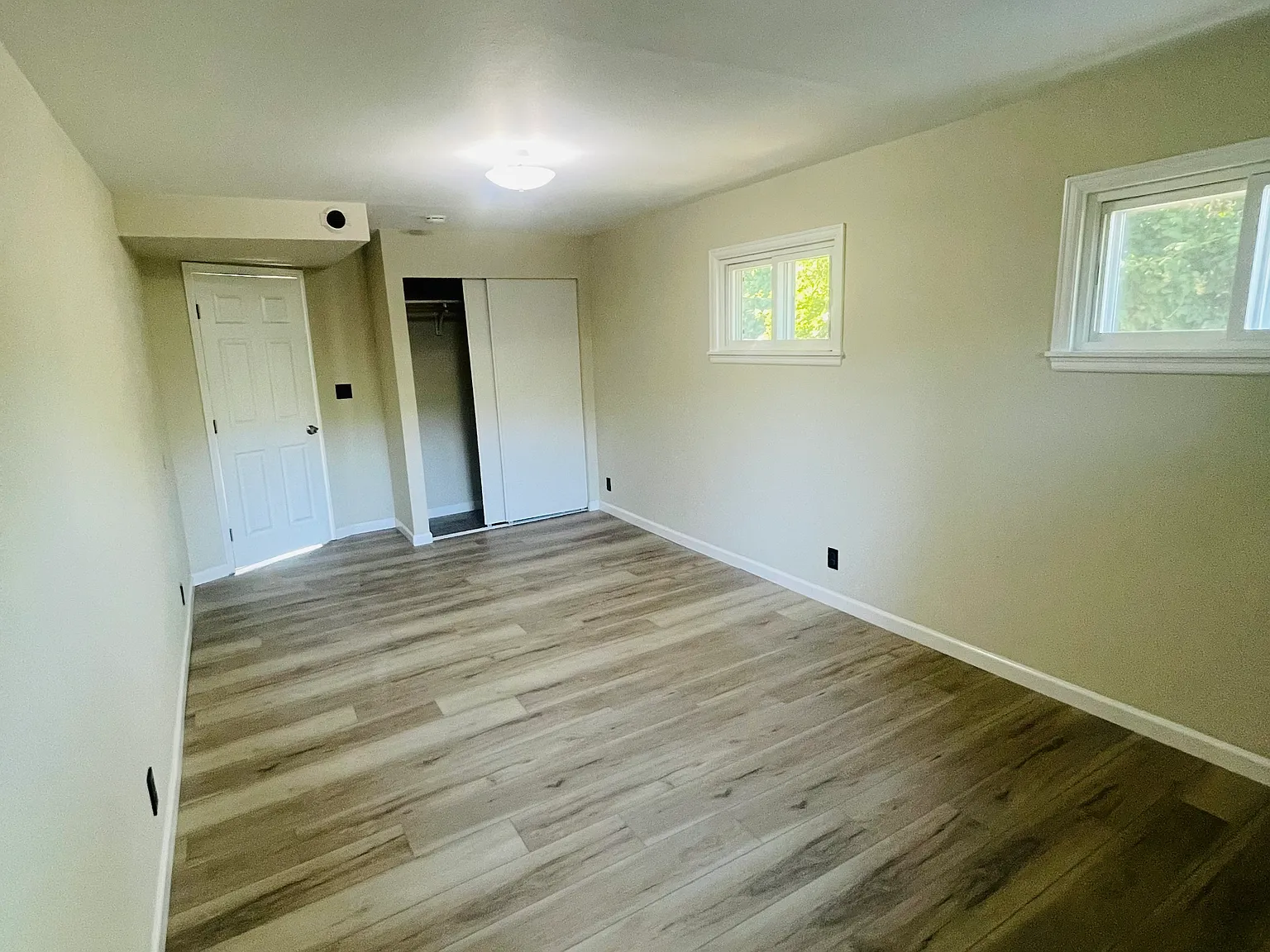 6 bed, 2900 sqft, $1,100 — Photo 4