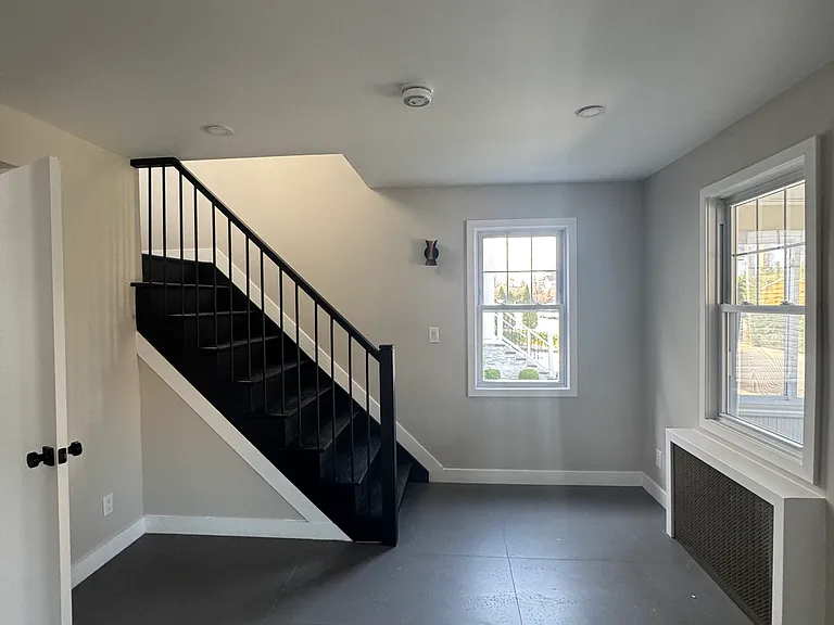91 Brower Ave — Photo 6