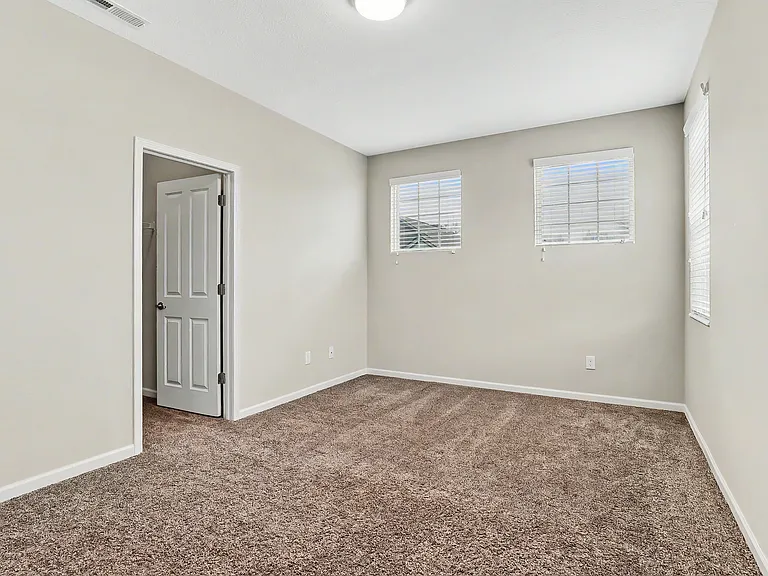 800 Redwood Ln — Photo 40