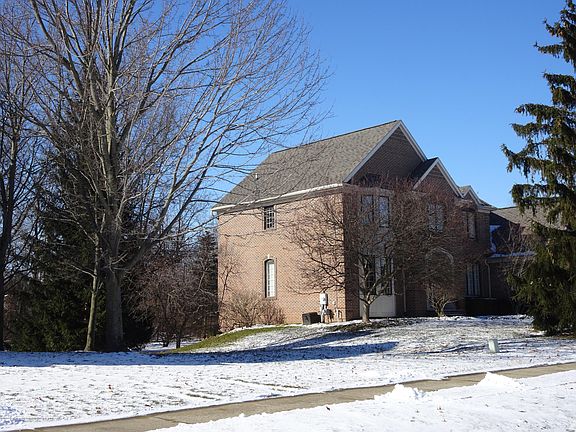 3rd image of 4566 N Mistywood Dr