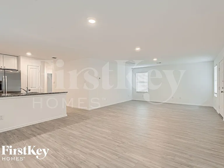1335 White Willow — Photo 10