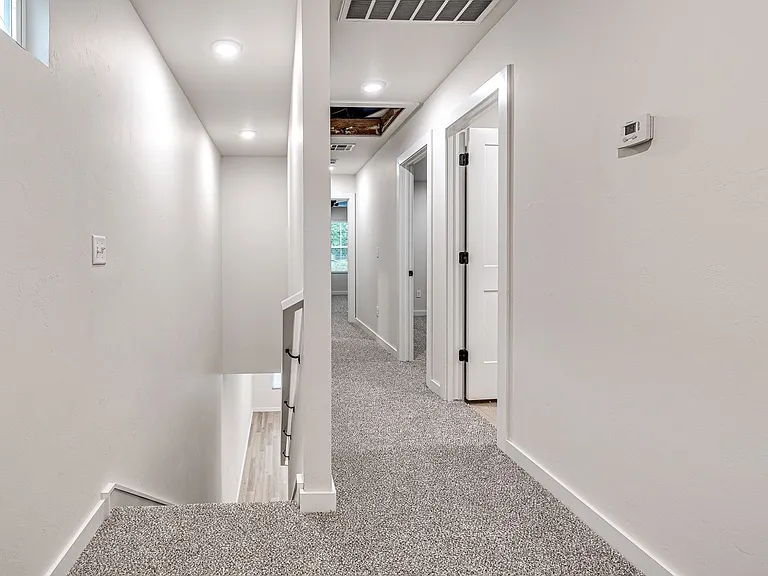 612 W 2nd St #100 — Photo 32