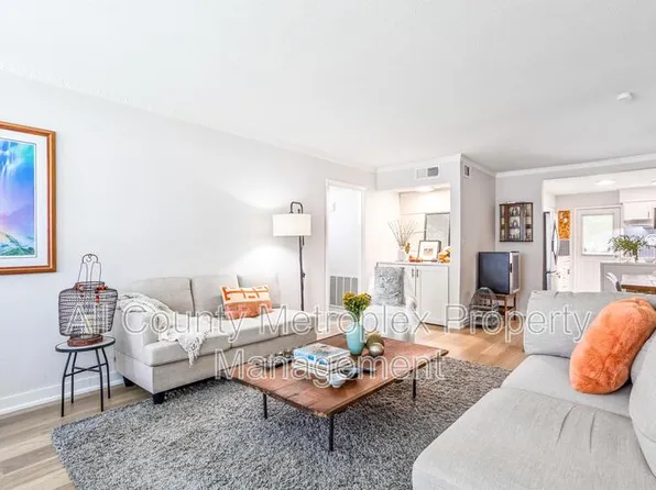 7924 Royal Ln, Dallas, TX