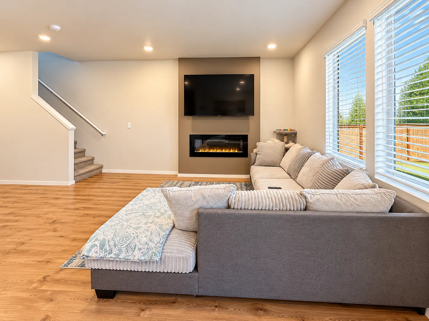 5 bed, 1905 sqft, $3,000 — Photo 3